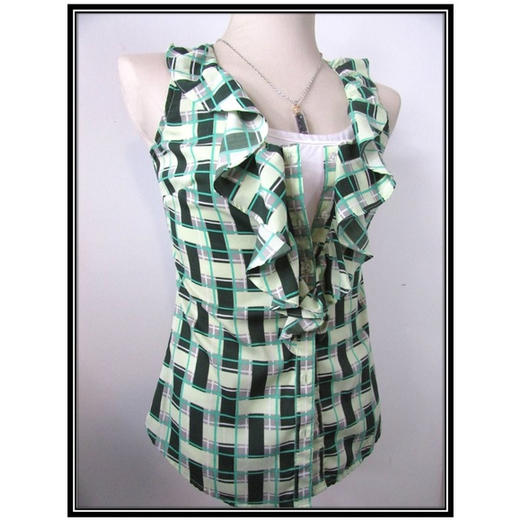Sleeveless Green Ruffled Blouse - Picture 6 of 7